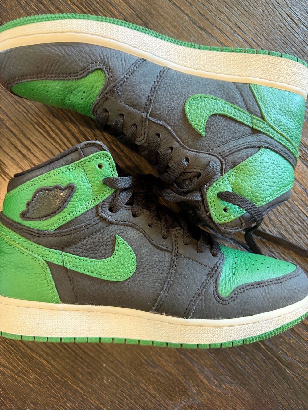Air Jordan 1 Retro OG GS Pine Green size 7Y